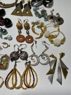 Pierced earrings lot (33 prs)