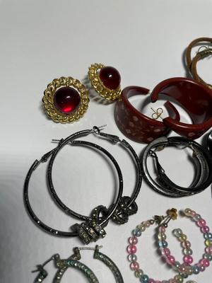 Pierced earrings lot (33 prs)
