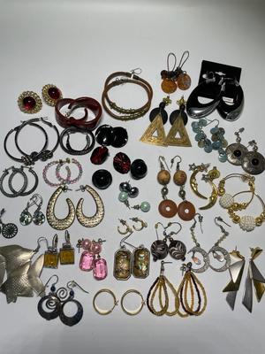 Pierced earrings lot (33 prs)
