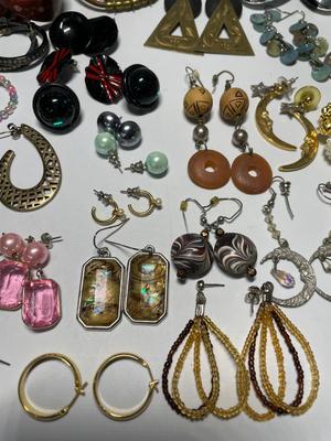 Pierced earrings lot (33 prs)
