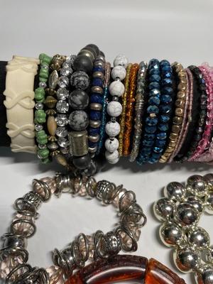 Large group of stretch bracelets (45)