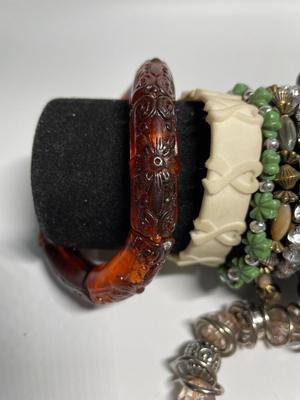 Large group of stretch bracelets (45)