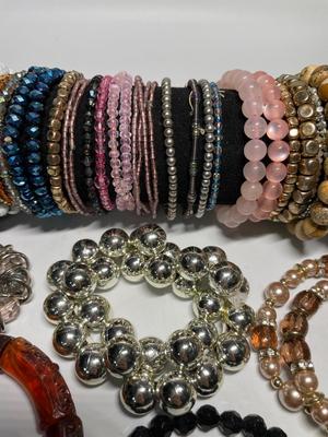 Large group of stretch bracelets (45)