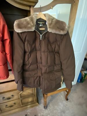 LIKE NEW MENS WESTERN STYLE TEMPCO DOWN FILLED COATS
