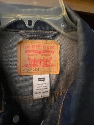 MEN'S LEVI JEAN JACKET SIZE LARGE