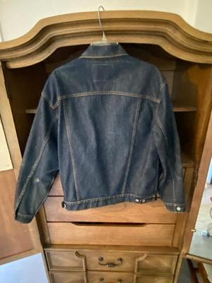 MEN'S LEVI JEAN JACKET SIZE LARGE
