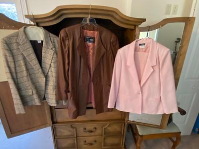 LADIES PANT SUIT, LEATHER JACKET AND BLAZER