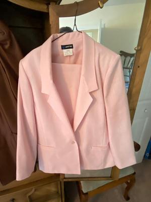 LADIES PANT SUIT, LEATHER JACKET AND BLAZER