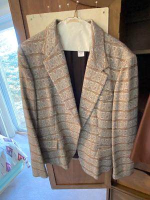 LADIES PANT SUIT, LEATHER JACKET AND BLAZER