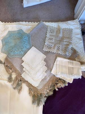 TABLECLOTH, DOILIES, RUNNERS AND MORE