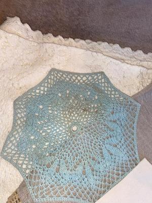 TABLECLOTH, DOILIES, RUNNERS AND MORE