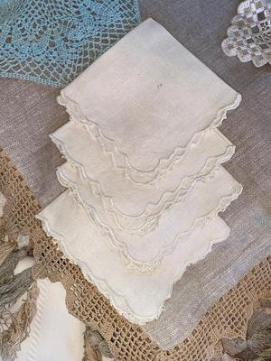 TABLECLOTH, DOILIES, RUNNERS AND MORE