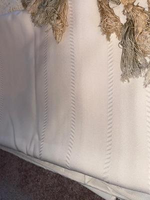 TABLECLOTH, DOILIES, RUNNERS AND MORE