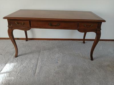 Beautiful Drexel sofa / console entryway table with three drawers