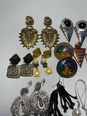 Dangle earrings (23)