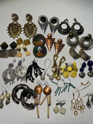 Dangle earrings (23)