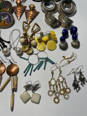 Dangle earrings (23)