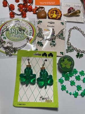 Holiday jewelry