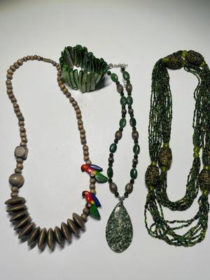 Necklaces & bracelet