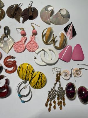 Pierced earrings (25)