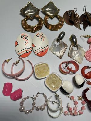 Pierced earrings (25)