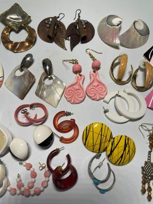 Pierced earrings (25)