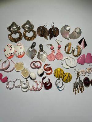 Pierced earrings (25)