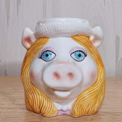 LOT 26: Vintage Jim Henson Muppets Sigma Taste Setter Miss Piggy Ceramic Vase and Mug with Kermit the Frog Dish
