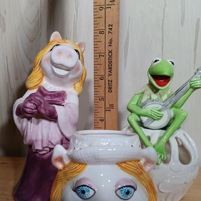 LOT 26: Vintage Jim Henson Muppets Sigma Taste Setter Miss Piggy Ceramic Vase and Mug with Kermit the Frog Dish