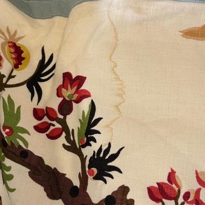 Gorgeous Custom Tablecloth & Pillow Set (1018CL-ES)