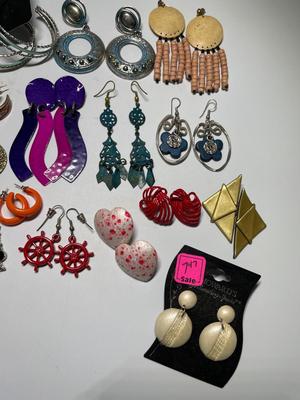 Pierced earrings (24)