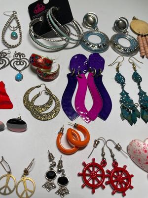 Pierced earrings (24)