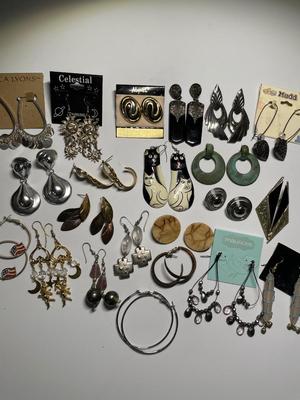 Pierced earrings (24)