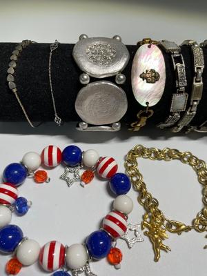 Variety of bracelets (18)