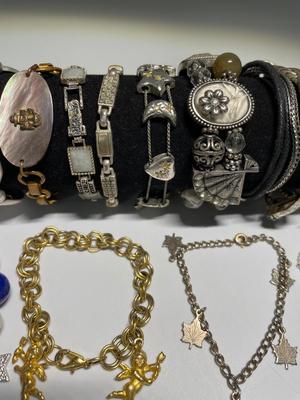 Variety of bracelets (18)