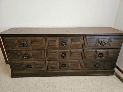 9 Drawer dresser