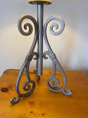 PINE LOG NIGHT STAND WITH 1 DRAWER AND IRON BASE LAMP