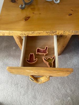 PINE LOG NIGHT STAND WITH 1 DRAWER AND IRON BASE LAMP