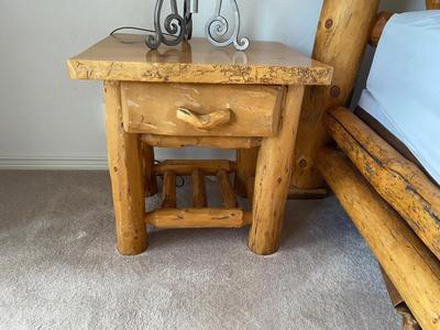 PINE LOG NIGHT STAND WITH 1 DRAWER AND IRON BASE LAMP