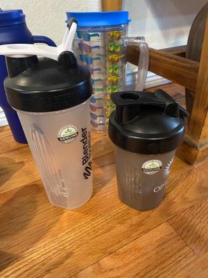 TRAVEL MUGS AND BLENDER CUPS