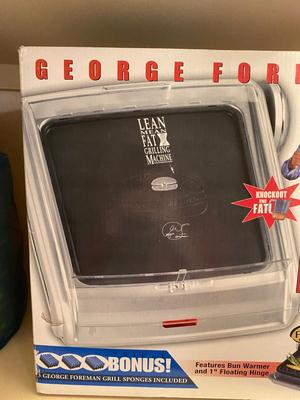 NIB GEORGE FOREMAN LEAN MEAN FAT GRILLING MACHINE