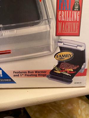 NIB GEORGE FOREMAN LEAN MEAN FAT GRILLING MACHINE