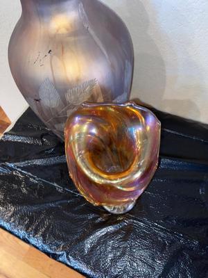 BEAUTIFUL DALE TIFFANY ART GLASS, CARNIVAL GLASS & WRAPPED VASE