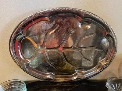 AN ASSORTMENT OF KITCHEN ITEMS