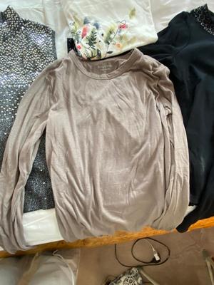 WOMENS MEDIUM SHIRTS