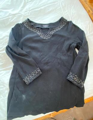 WOMENS MEDIUM SHIRTS
