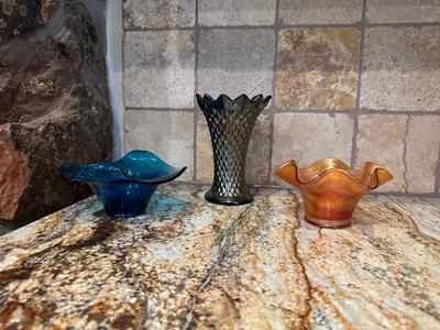VINTAGE BLUE BOWL AND 2 PIECES OF CARNIVAL GLASS