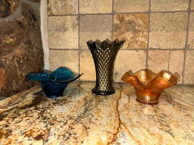 VINTAGE BLUE BOWL AND 2 PIECES OF CARNIVAL GLASS