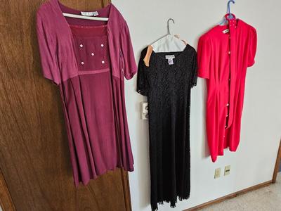 Women's dresses Size 14 - medium Ronni Nicole - MS Claus - Lolette