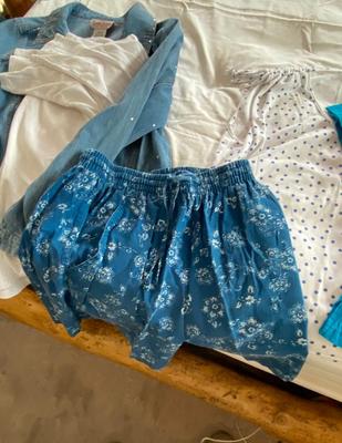 LADIES SIZE MEDIUM CLOTHING